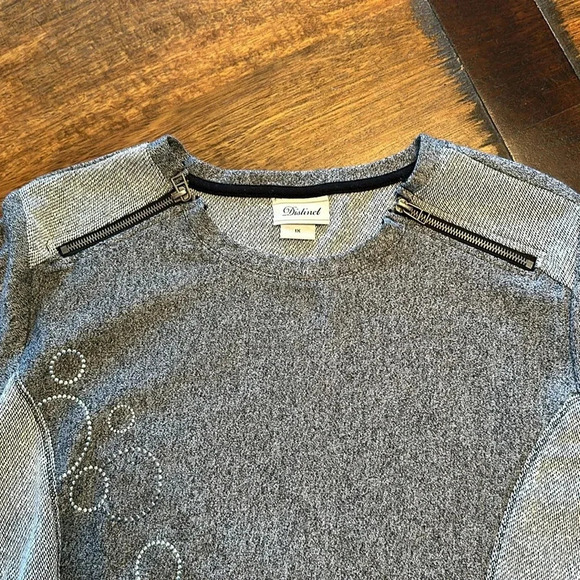 Distinct top size XL EUC Grey with black hem - Picture 3 of 5